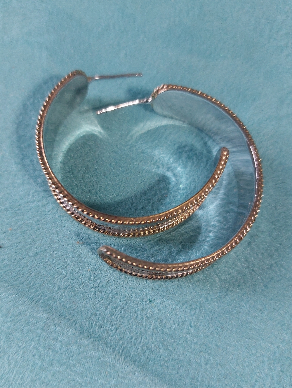 Vintage Two-Tone Thai 925 Sterling Leaf/Fern Engraved 1.5" Hoop Pierced Earrings - Picture 6 of 10